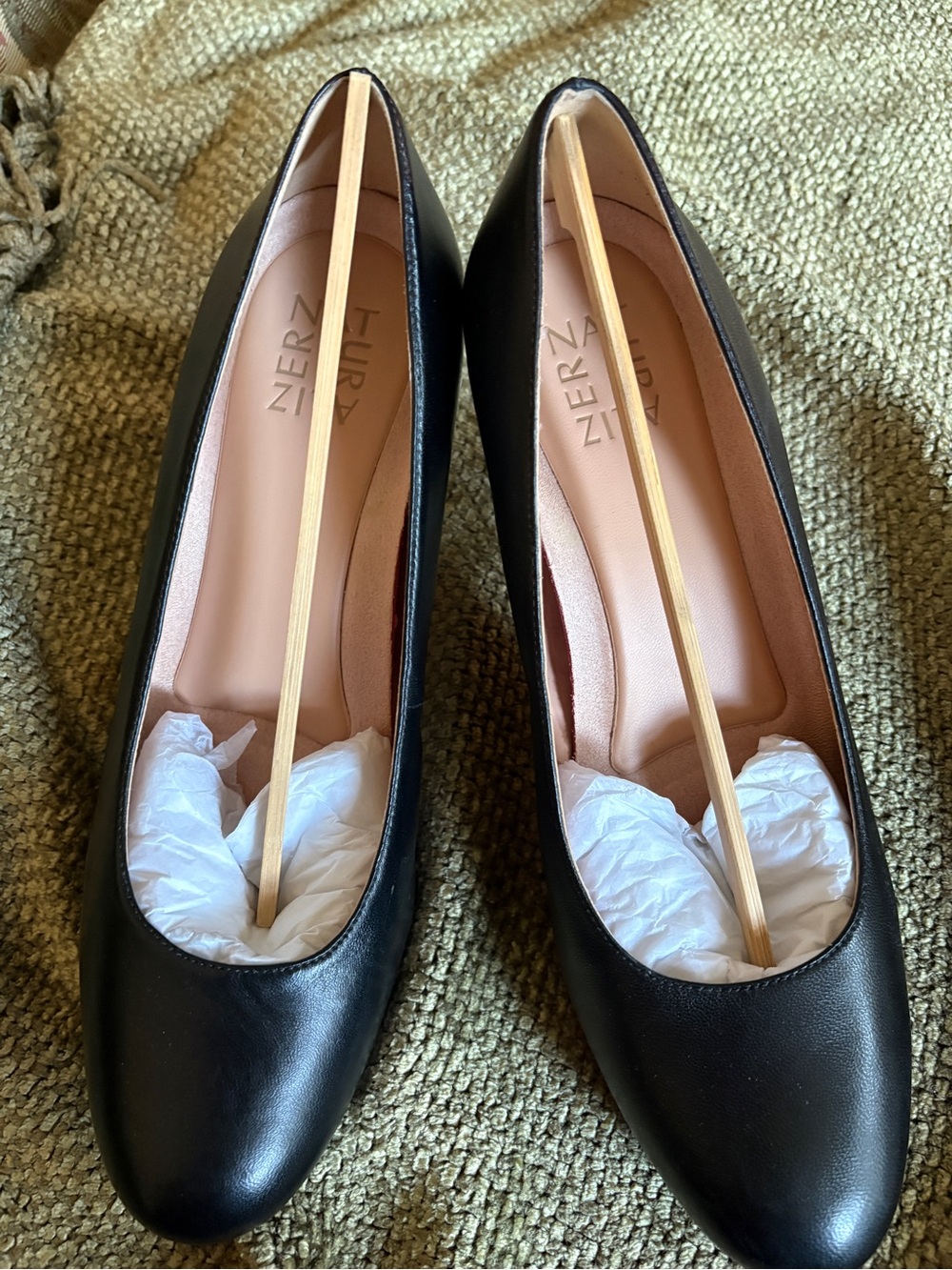 Naturalizer Black Leather Round-Toe Heels